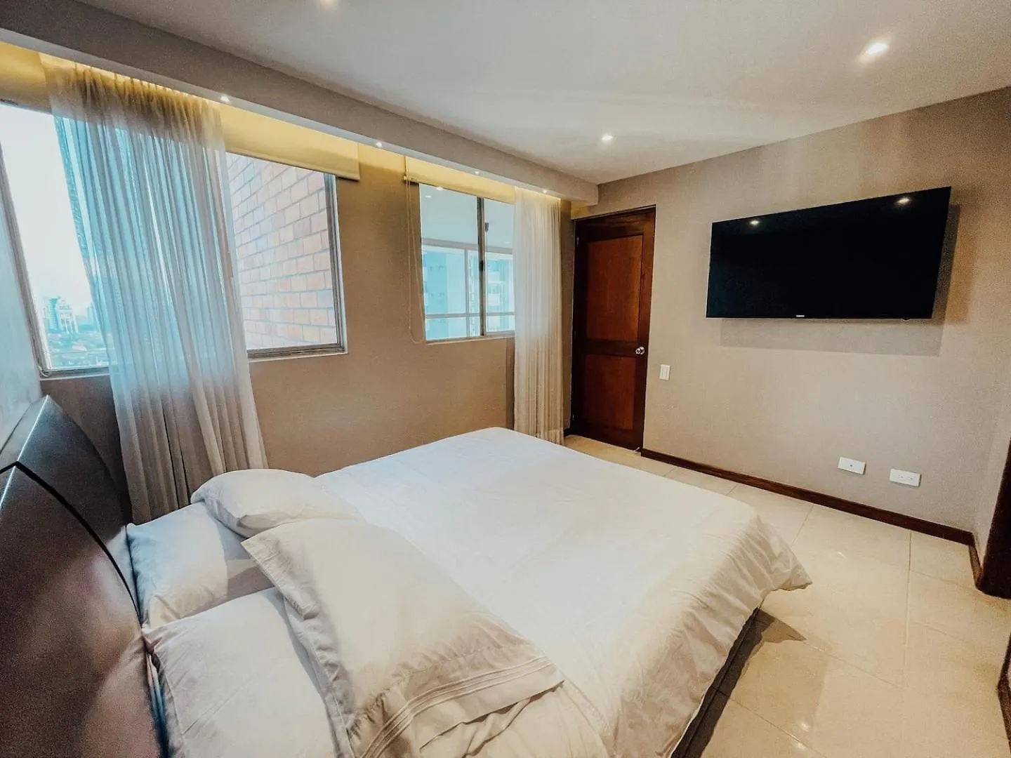 Stunning 19Th Floor Duplex 2 Bedrooms 1911 ميديلين شقة
